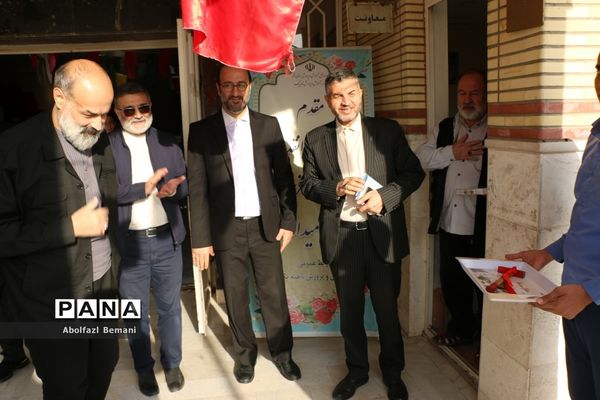 مراسم صبحگاه یار مهربان و نواخته شدن زنگ هفته کتاب در قم