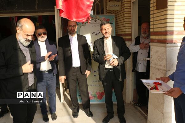 مراسم صبحگاه یار مهربان و نواخته شدن زنگ هفته کتاب در قم
