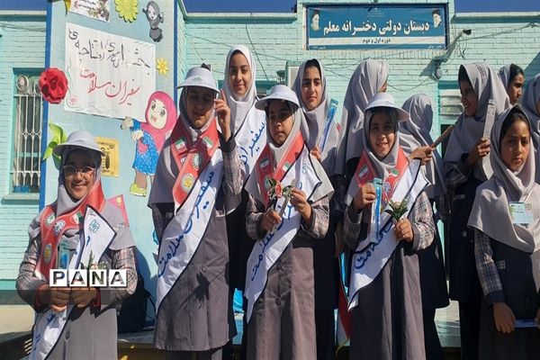 برگزاری جشنواره سفیران سلامت در دبستان معلم شهرستان کاشمر