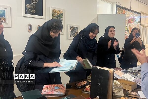 بازدید دانش‌آموزان مدارس کهریزک از نمایشگاه کتاب پژوهش‌سرای دانش‌آموزی کاوش