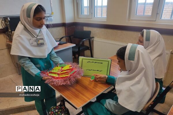 آیین چهارشنبه‌های امام رضایی در دبستان صدیقه‌کبری شهرستان فیروزکوه