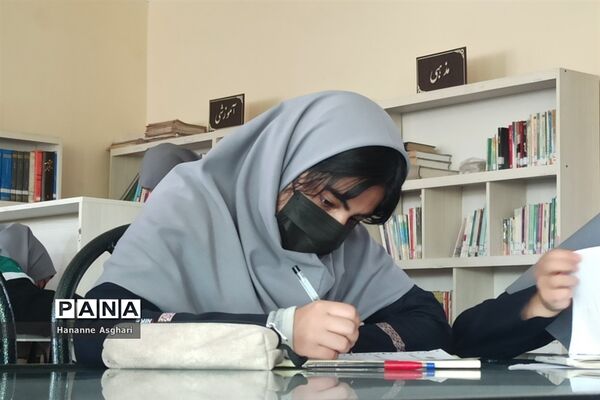 اجرای مرحله آموزشگاهی جشنواره نوجوان خوارزمی محور احساس واژه ها در دبیرستان دخترانه ناحیه یک