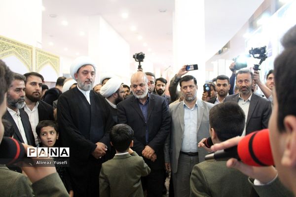 افتتاح نمایشگاه «روایت پیشرفت» با حضور وزیر کشور در قم