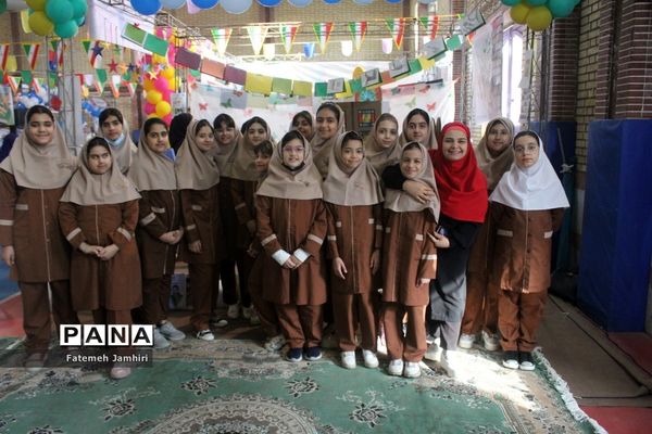 نمایشگاه آثار دانش‌آموزان در حوزه کتاب در بوشهر