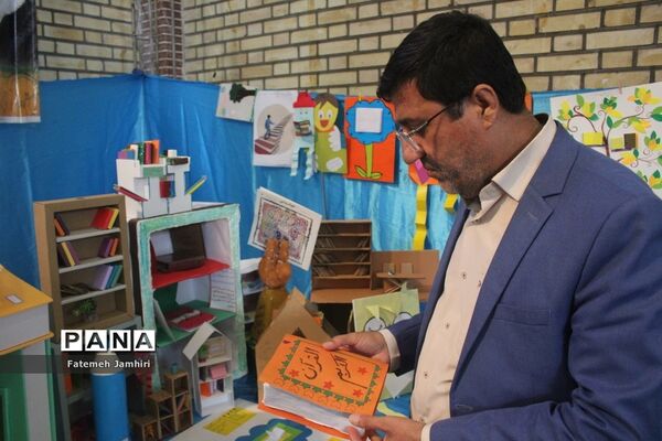 نمایشگاه آثار دانش‌آموزان در حوزه کتاب در بوشهر
