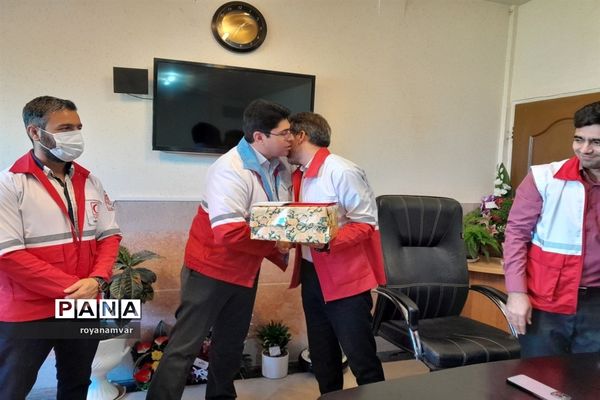 تجلیل از کارشناس جوانان جمعیت هلال احمر شهرستان مانه و سملقان