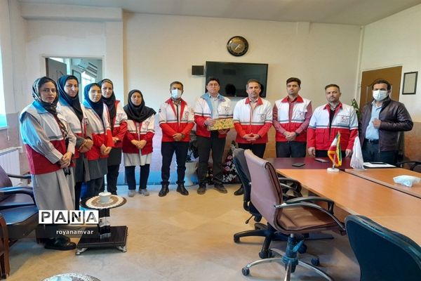 تجلیل از کارشناس جوانان جمعیت هلال احمر شهرستان مانه و سملقان