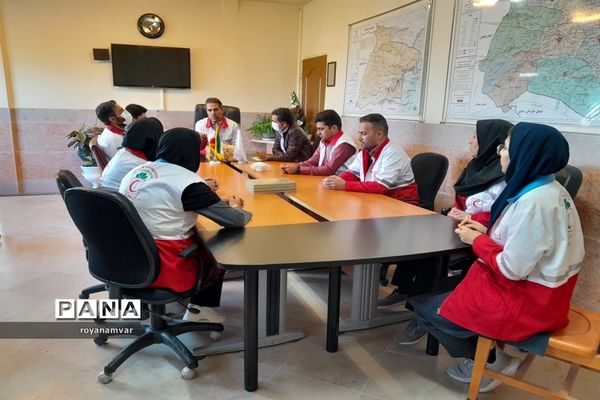تجلیل از کارشناس جوانان جمعیت هلال احمر شهرستان مانه و سملقان