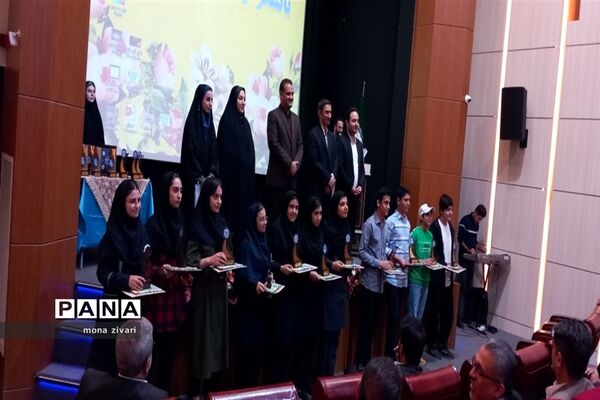 تقدیر از برترین‌های جشنواره خوارزمی در ناحیه یک بهارستان