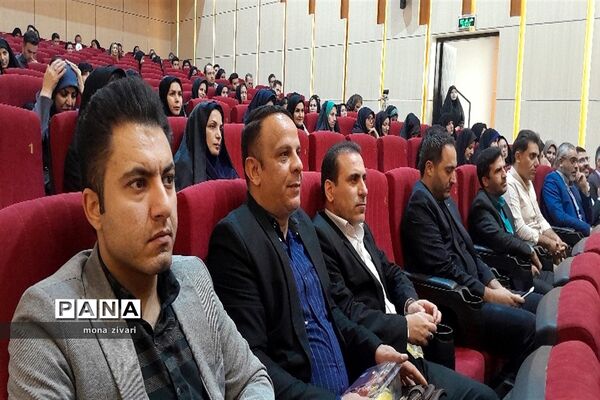 تقدیر از برترین‌های جشنواره خوارزمی در ناحیه یک بهارستان