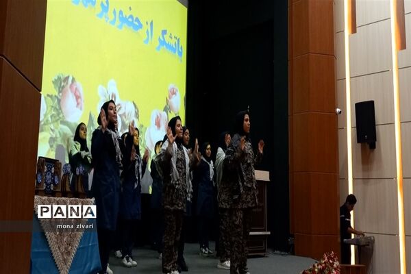 تقدیر از برترین‌های جشنواره خوارزمی در ناحیه یک بهارستان