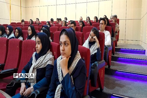تقدیر از برترین‌های جشنواره خوارزمی در ناحیه یک بهارستان