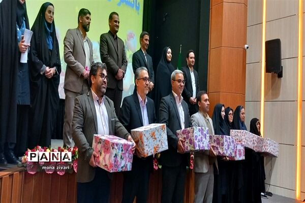 تقدیر از برترین‌های جشنواره خوارزمی در ناحیه یک بهارستان