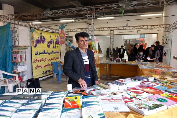 بازدید دانش‌آموزان دبیرستان15خرداد از نمایشگاه کتاب شهرستان  بجنورد