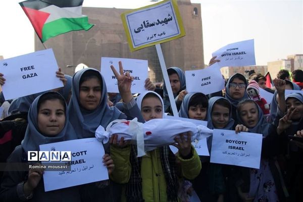 تجمع دانش‌آموزان در حمایت از کودکان غزه در تبریز