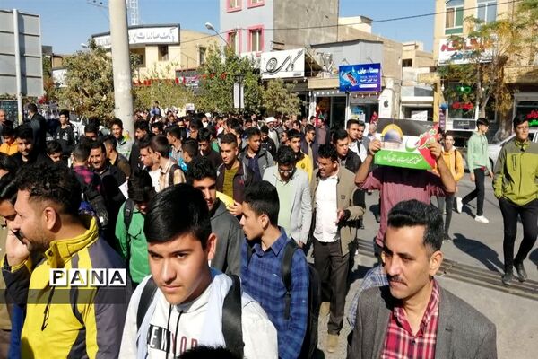 پویش فریاد عروسک‌ها با حضور پرشور دانش‌آموزان در بادرود