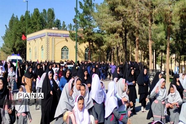 پویش فریاد عروسک‌ها با حضور پرشور دانش‌آموزان در بادرود