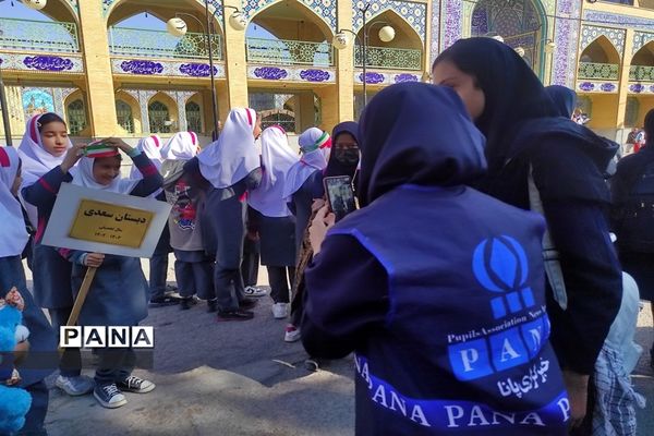 پویش فریاد عروسک‌ها با حضور پرشور دانش‌آموزان در بادرود