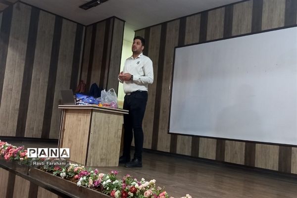 اولین کارگاه توانمند‌سازی مربیان مراکز پیش‌دبستانی در شهرستان‌قرچک