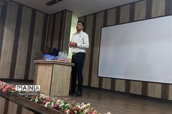 اولین کارگاه توانمند‌سازی مربیان مراکز پیش‌دبستانی در شهرستان‌قرچک