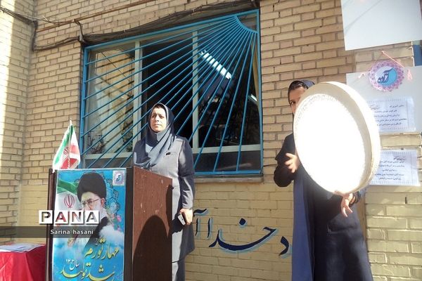 تقدیر از دانش‌آموزان برتر و منتخب در دبیرستان آزاده رودهن