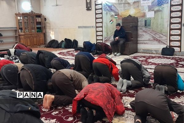 برگزاری مراسم زیارت عاشورا در دبیرستان علامه طباطبایی ناحیه 2 ری