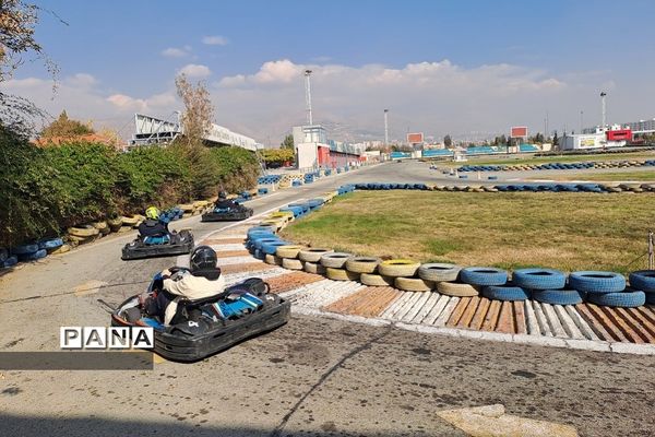 اردوی دانش‌آموزان مدرسه نوین آفرین رودهن در مجموعه پینت ‌بال ورزشگاه آزادی تهران