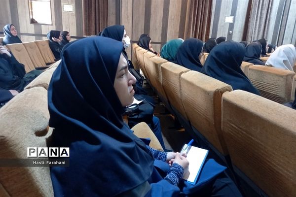 برگزاری کارگاه مدیریت کلاس و سنجش بینایی در شهرستان‌ قرچک