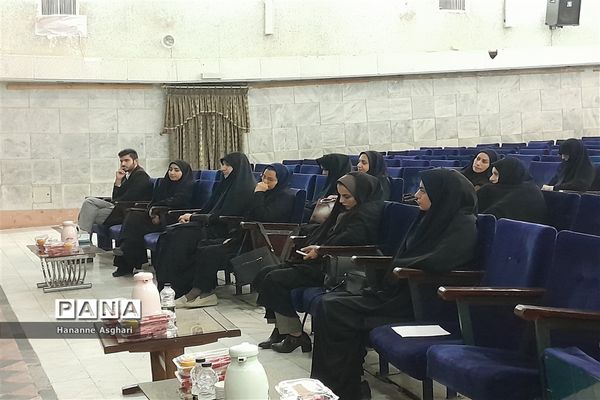 افتتاحیه جشنواره کتابخوانی مروا با حضور معلمین دوره دوم ابتدایی ناحیه یک