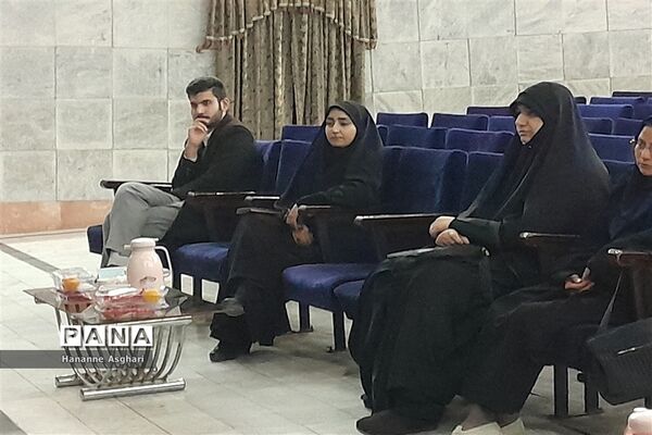 افتتاحیه جشنواره کتابخوانی مروا با حضور معلمین دوره دوم ابتدایی ناحیه یک