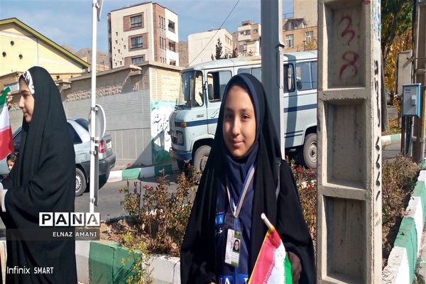 تجمع فرهنگیان و دانش‌آموزان چهارمحال و بختیاری در دیدار با رئیس جمهوری همراه با آحاد مردم