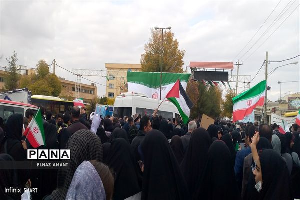 تجمع فرهنگیان و دانش‌آموزان چهارمحال و بختیاری در دیدار با رئیس جمهوری همراه با آحاد مردم