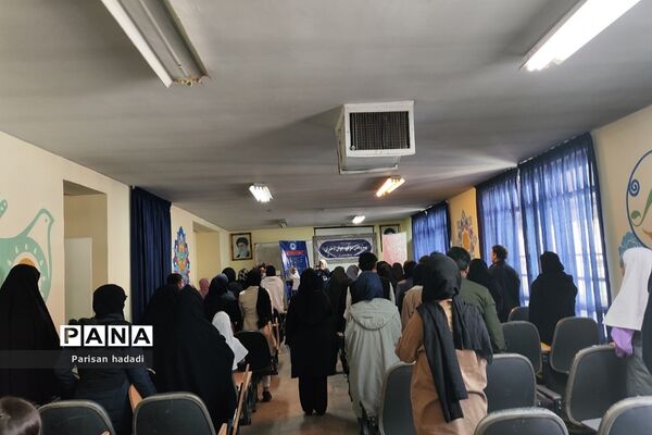 تقدیر از مقام آوران پژوهش‌سرای دانش‌آموزی‌‌ جوان دختران شهرستان شهریار