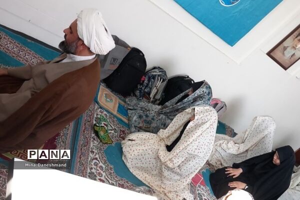 برپایی نماز جماعت در مدارس قیامدشت در راستای اجرای طرح نورچشم