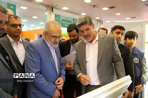 بازدید معاون پارلمانی رئیس جمهوری از نمایشگاه یاریگران زندگی