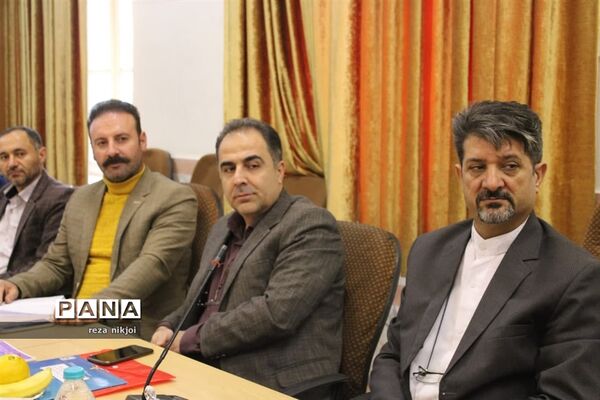 نشست هم‌اندیشی مدیران دوره دوم متوسطه ناحیه یک بهارستان