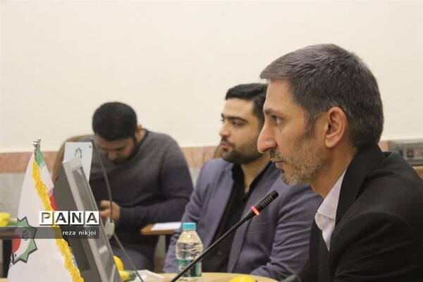 نشست هم‌اندیشی مدیران دوره دوم متوسطه ناحیه یک بهارستان