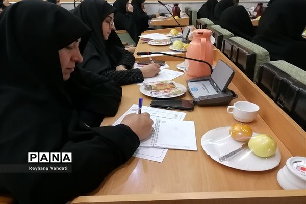 برگزاری دومین نشست تخصصی مشترک دبیران عفاف و حجاب و مشاوران امور بانوان استان