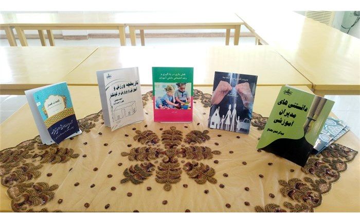 رونمایی از ۵ عنوان کتاب در  پارسیان
