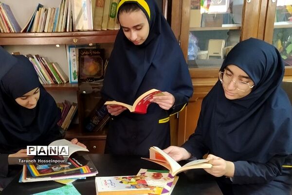 طرح نشست کتاب‌خوانی رایگان در دبیرستان سلاله کوثر شهریار