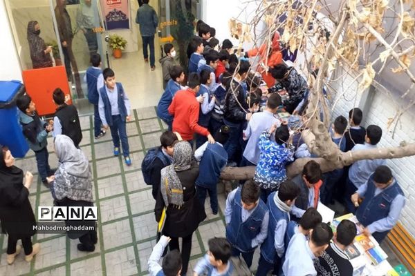 برگزاری نمایشگاه کتاب در دبستان پسرانه علوی منطقه ۱۳