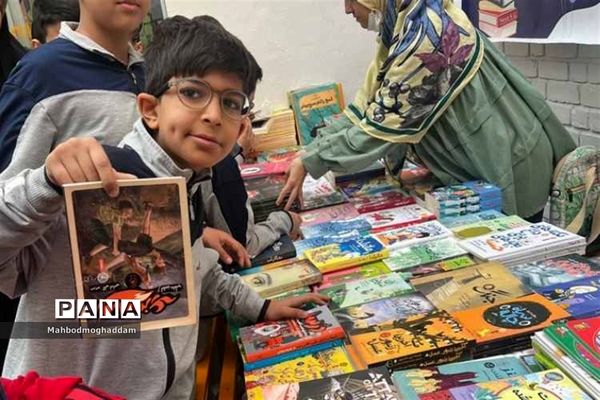 برگزاری نمایشگاه کتاب در دبستان پسرانه علوی منطقه ۱۳