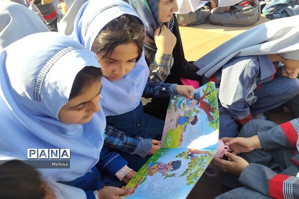 بزرگداشت هفته کتاب و کتابخوانی در دبستان فضیلت شهرستان کاشمر