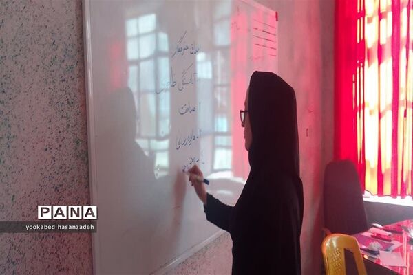 دوره سواد رسانه ویژه دانش‌آموزان در محمودآباد