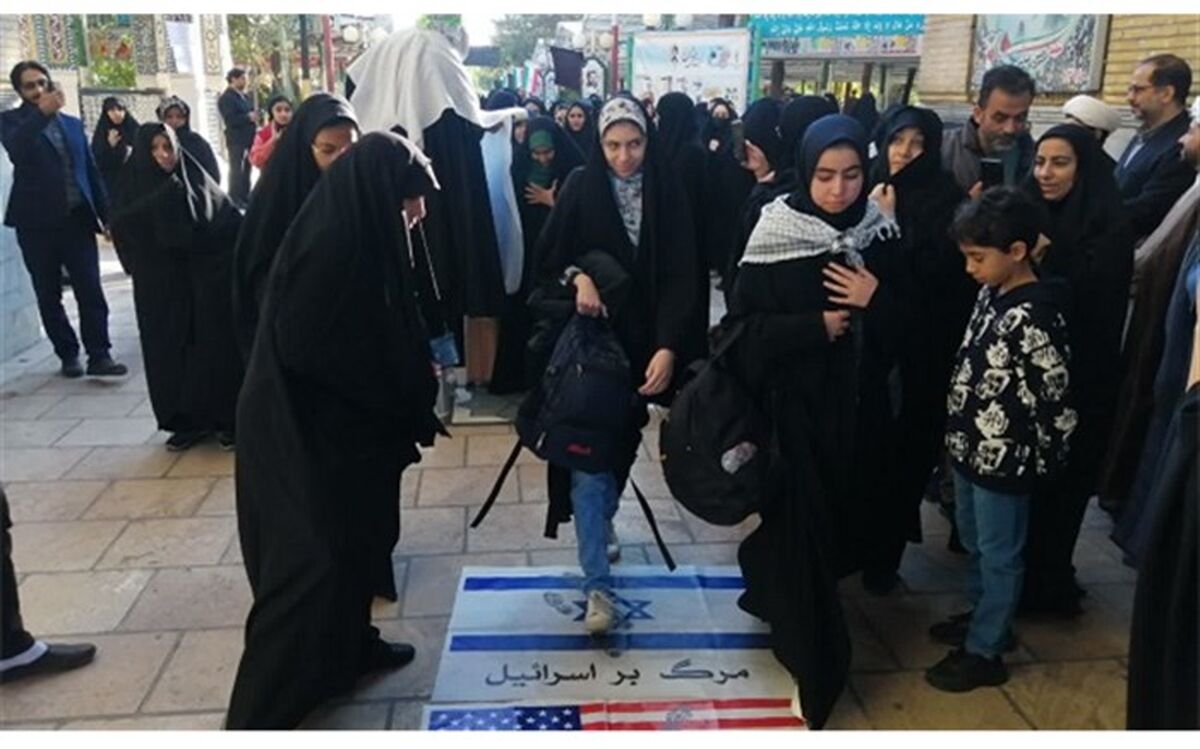 دومین کاروان  راهیان نور دانش آموزی از ناحیه یک قم عازم مناطق عملیاتی جنوب شد