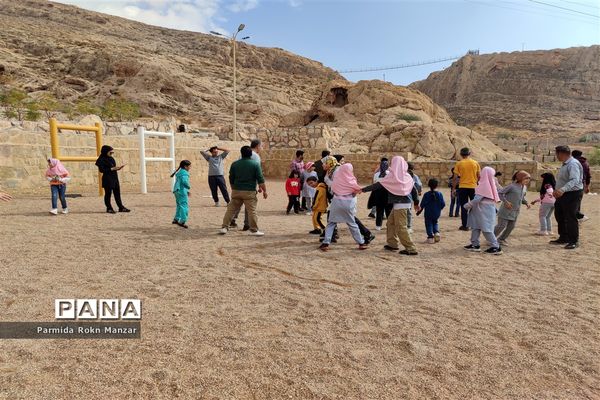 پیاده‌روی خانوادگی درشیراز