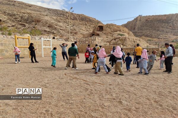 پیاده‌روی خانوادگی درشیراز
