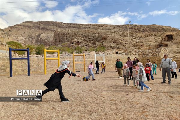 پیاده‌روی خانوادگی درشیراز