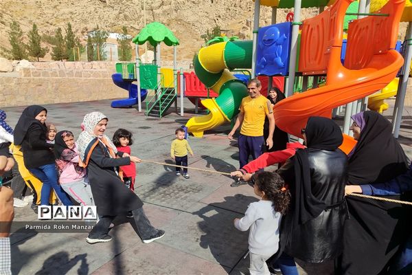 پیاده‌روی خانوادگی درشیراز