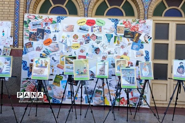 کتابخانه‌سیار و نمایشگاه دست سازه‌های دانش‌آموزی در مصلی پاکدشت